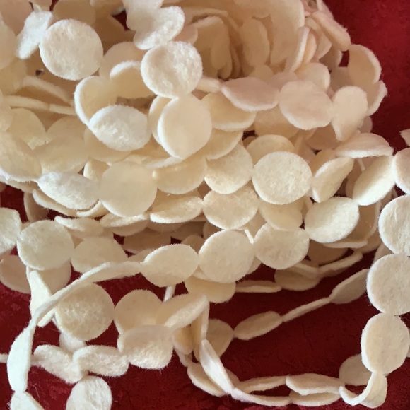 36 YARDS (108 ft) of 1/2” round off white felt trim / Christmas tree garland - Picture 9 of 9